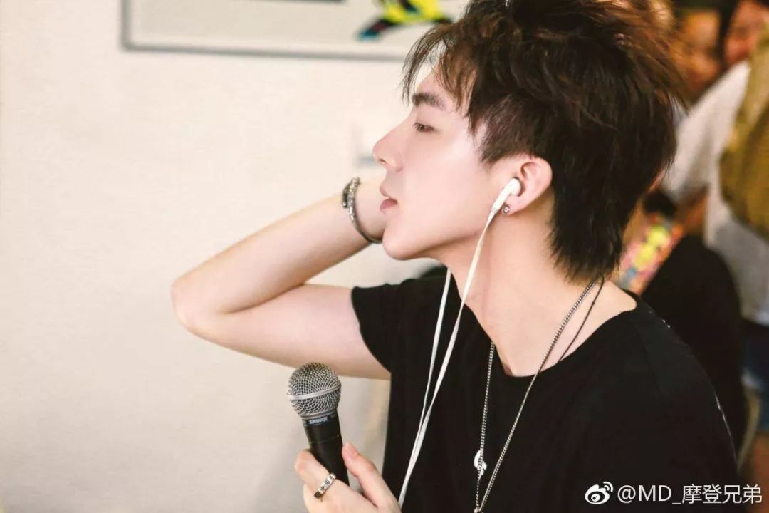 潮妹妹｜有没有一首*脑洗**“神曲”，让你嗨上瘾？