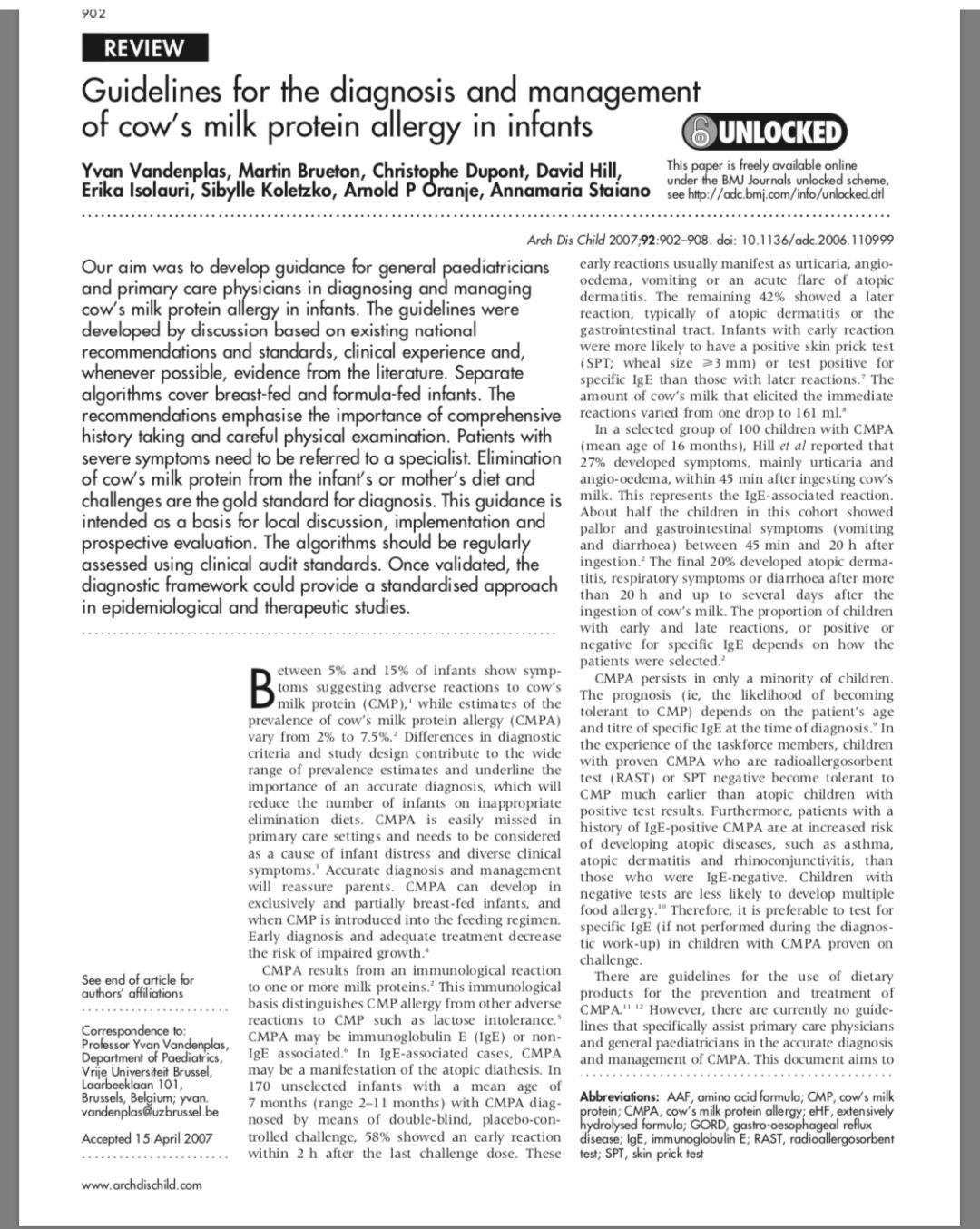 母乳喂养宝宝大便有血丝正常么,小孩大便有血丝是过敏吗