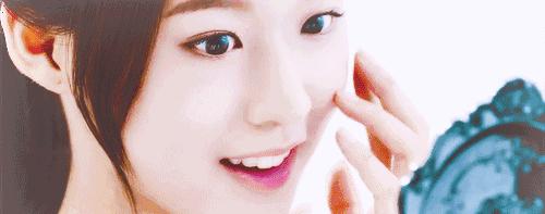 这款急救弹性蛋白贴，每天一片赶走干纹，还你天鹅美颈