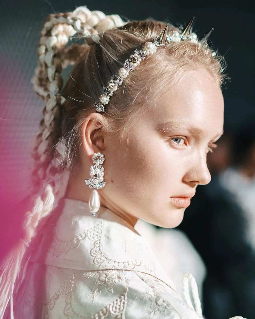 丝绸吊带长裙巴黎时装周,simonerocha泡泡裙