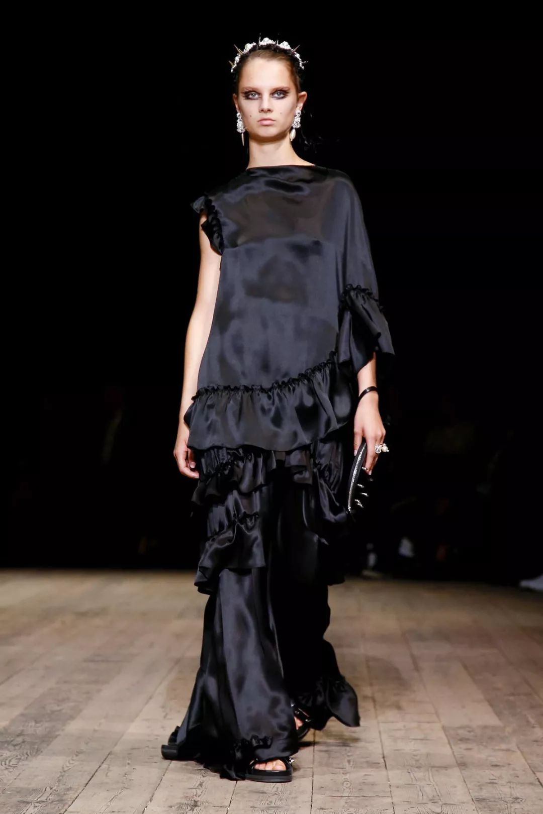 丝绸吊带长裙巴黎时装周,simonerocha泡泡裙