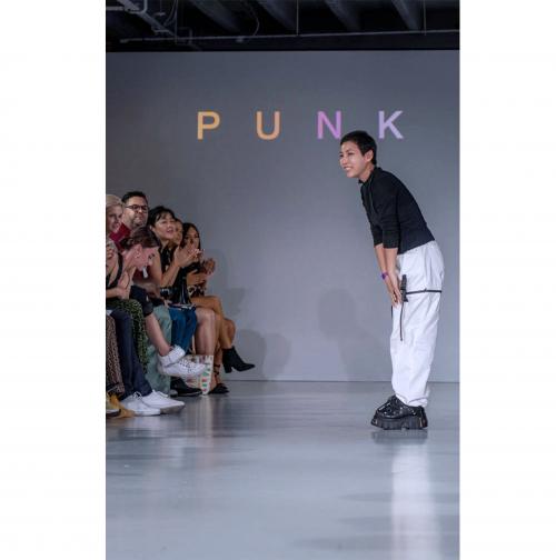 科技与人类对决视频,科技vs时尚