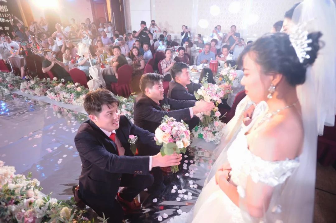 三胞胎十年*考前**进一所大学，高考分数连号！刚刚又同天结婚！又相信缘分了……