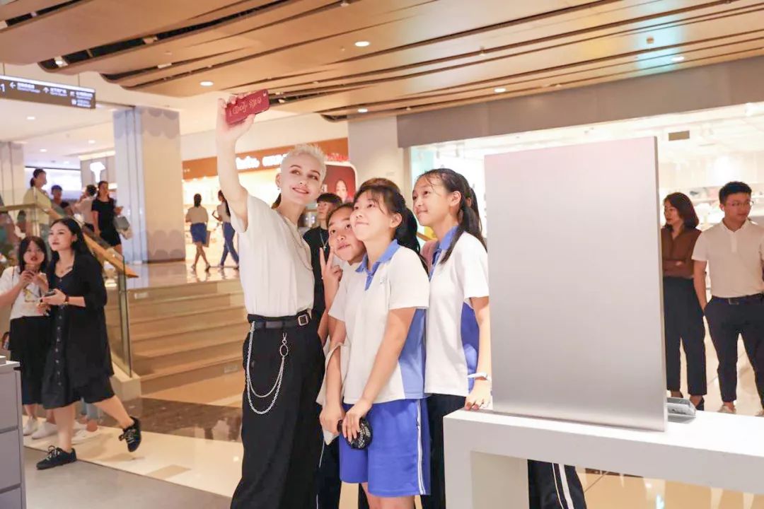 OMG！李佳琦狂捧的国货之光来赛格了！100块能买一堆？