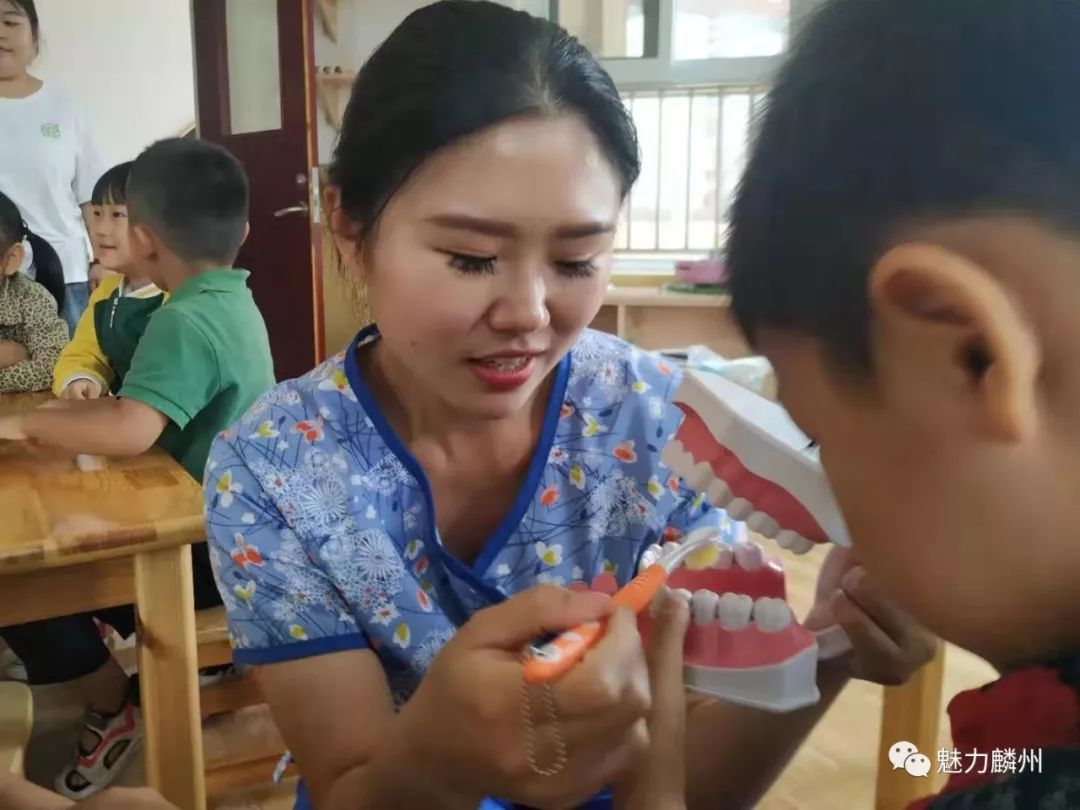 全国“爱牙日”北城医院走进幼儿园开展“我是小牙医”活动