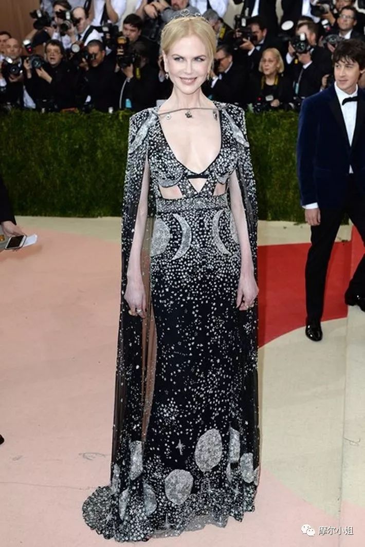 米兰时装周妮可基德曼,米兰时装周惊喜连连