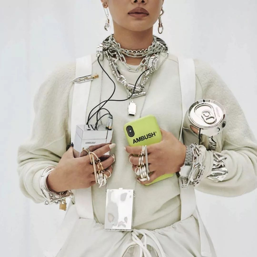 有哪些既不贵又好看的潮牌,好看又平价的韩国潮牌