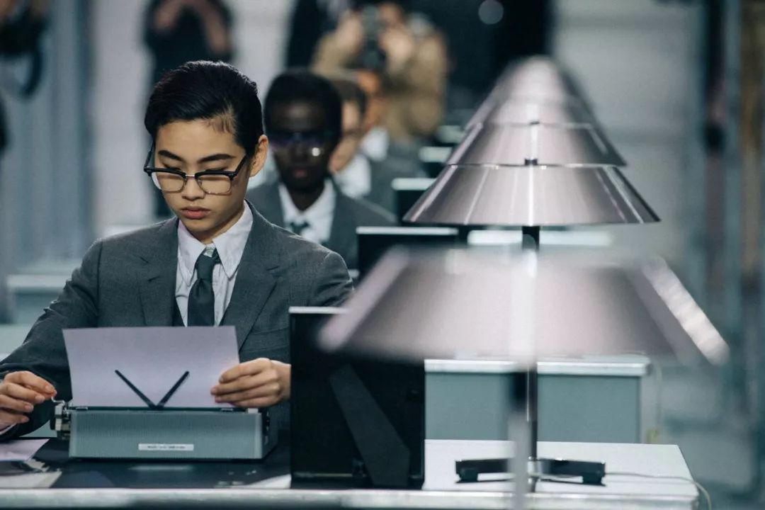 时尚前卫工作服,时尚工作服