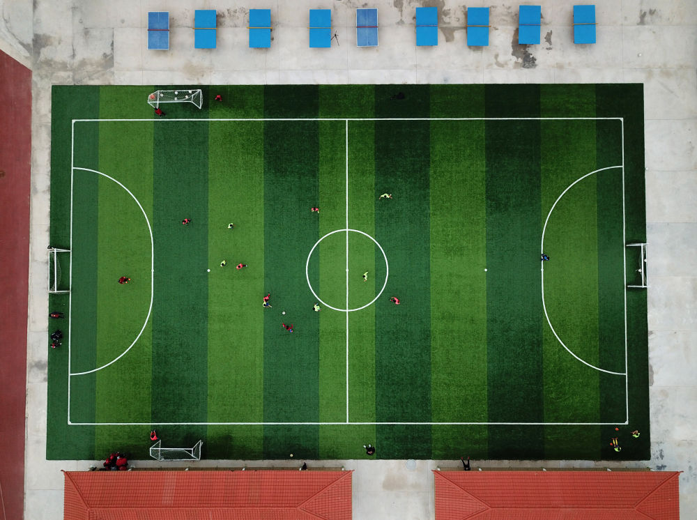 和羊羔踢球的女孩儿——从兰州榆中县大山深处到英国赛场