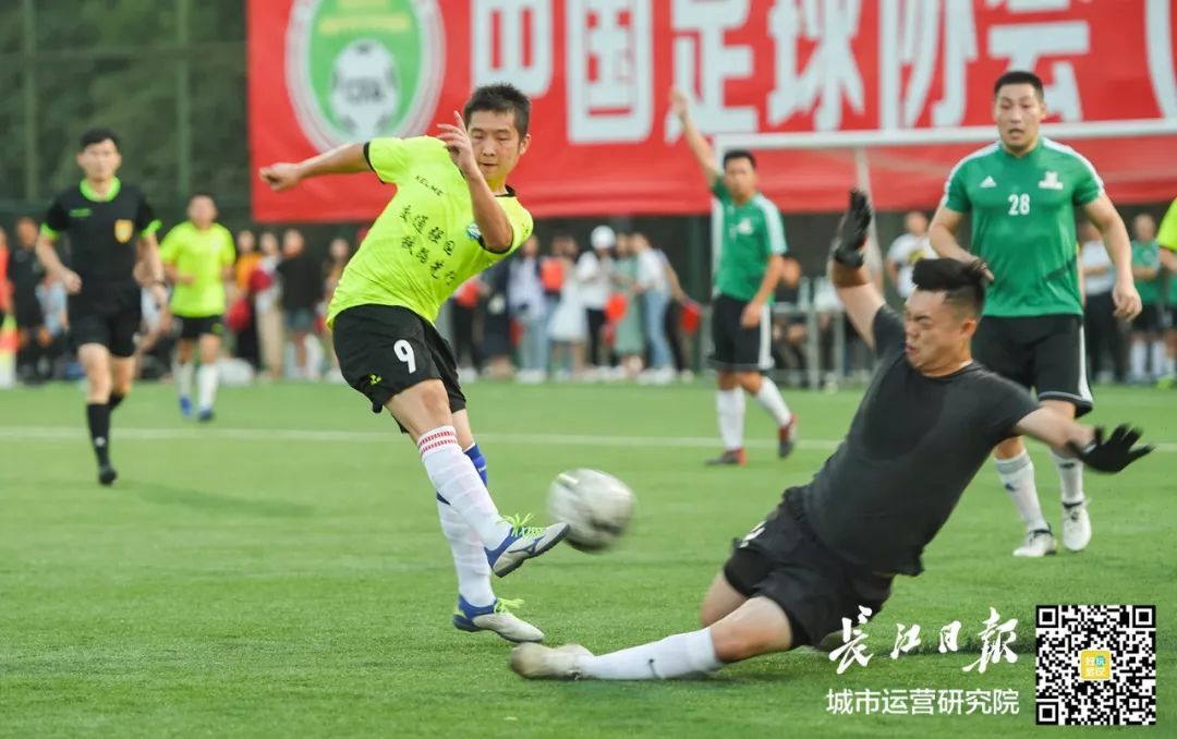 业余足球队点球大战,男子七人足球锦标赛进入点球大战