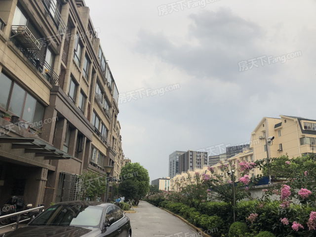 静安超高人气小区慧芝湖花园三期VS和源祥邸珑庭？