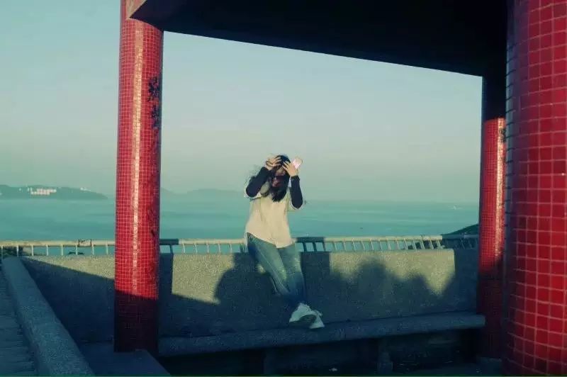 为了泳滩，遇上稔子和山日