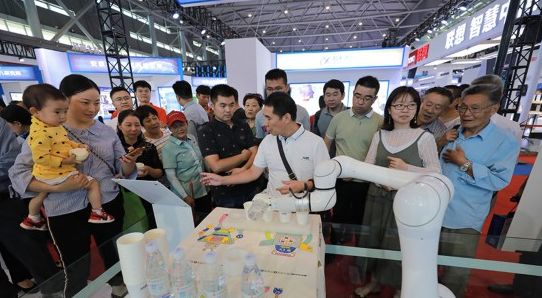 法尔胜上央视,法尔胜年会