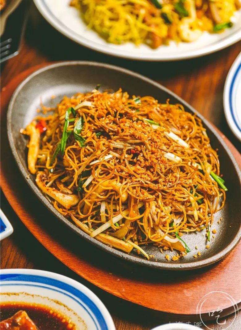 做了40年茶餐厅的兄弟俩，在人广又开了家「宝藏茶冰室」，刚开就爆了