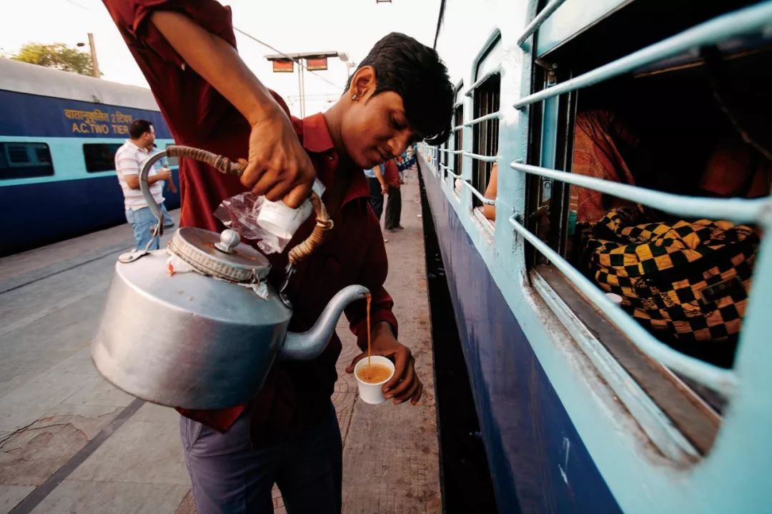 印度人真的挂在火车上吗？