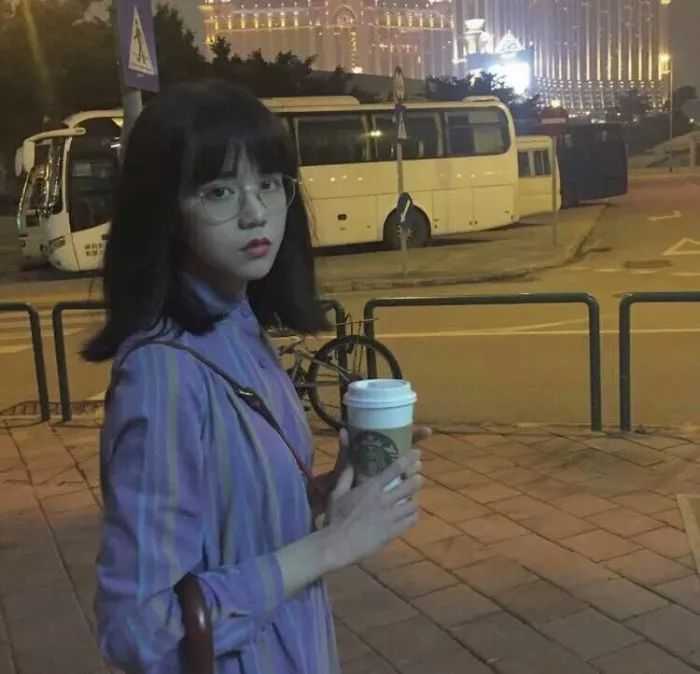 根据你的脸型和眼镜选发型,怎么选择适合自己的发型和眼镜