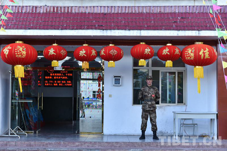 军营国庆欢歌笑语，文娱活动精彩纷呈