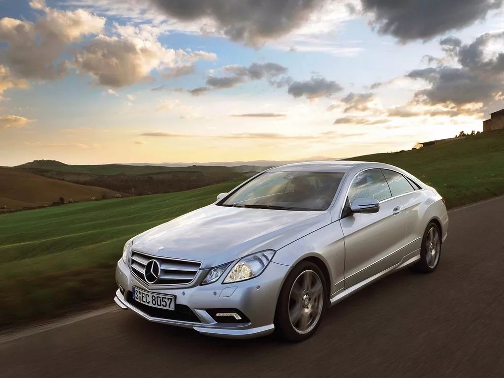 2017奔驰单门轿跑e260二手车,奔驰e260l