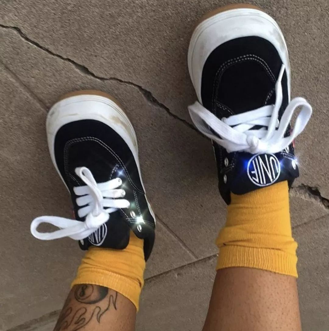 在皮鞋和球鞋之间摇摆的我们,终于找到了最佳选择