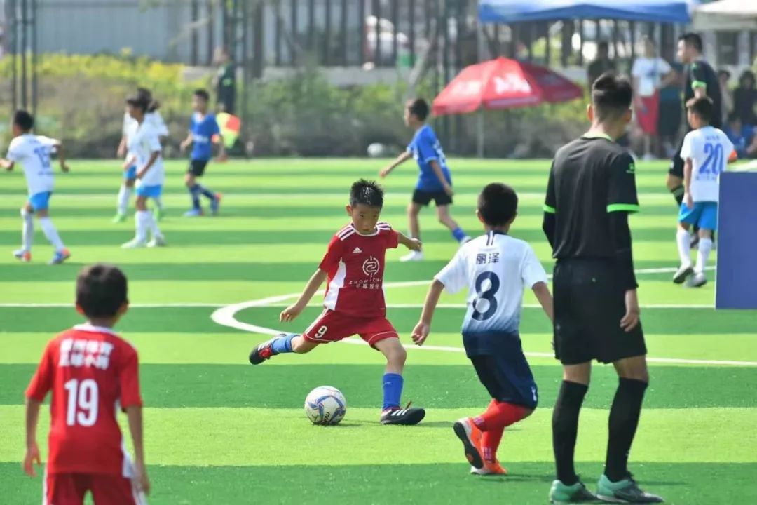 金华这群少年踢疯了！全市第四届青少年俱乐部联赛收官，有你孩子的帅气身影吗？