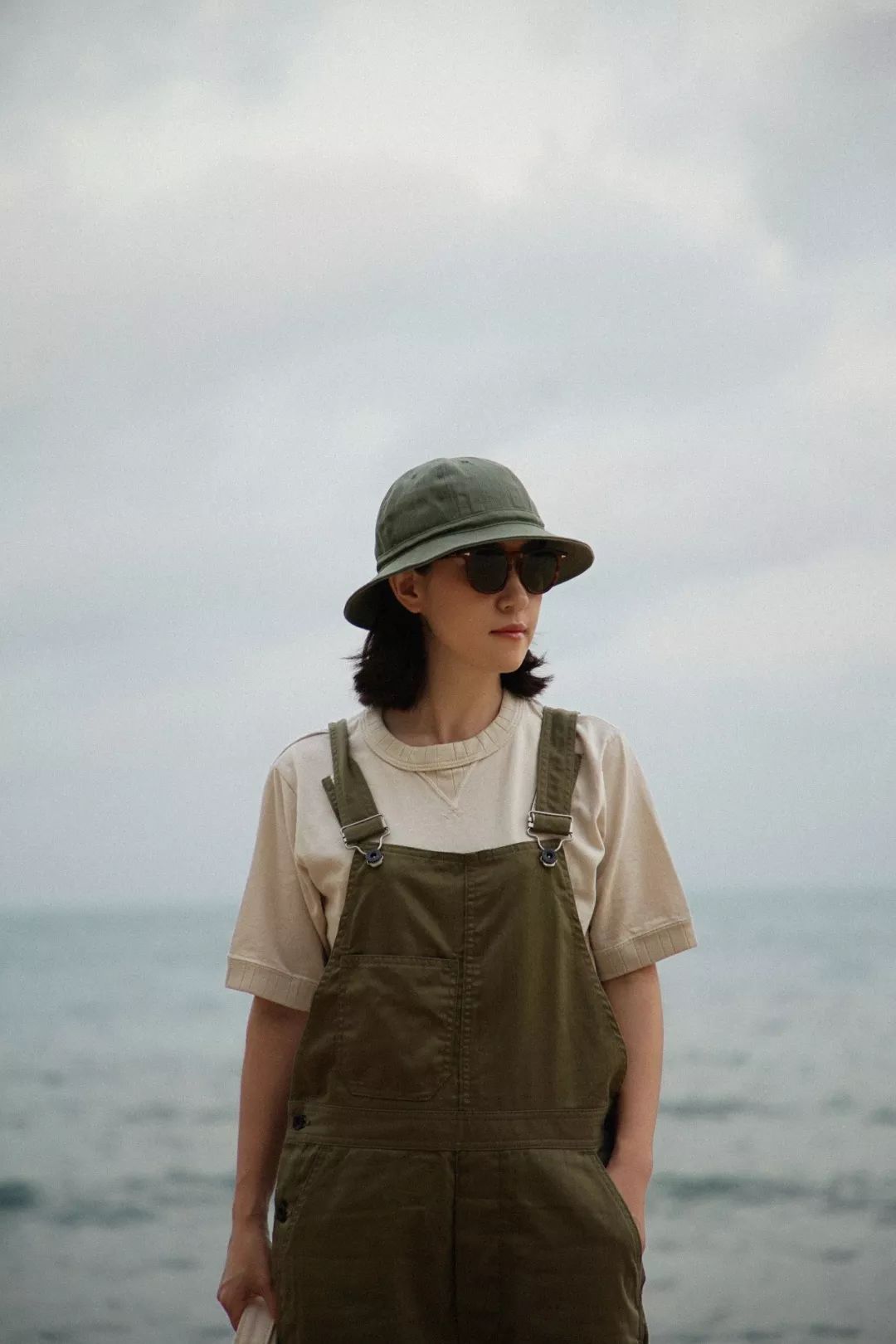 推荐女生穿的背带裤,敢穿背带裤的女孩