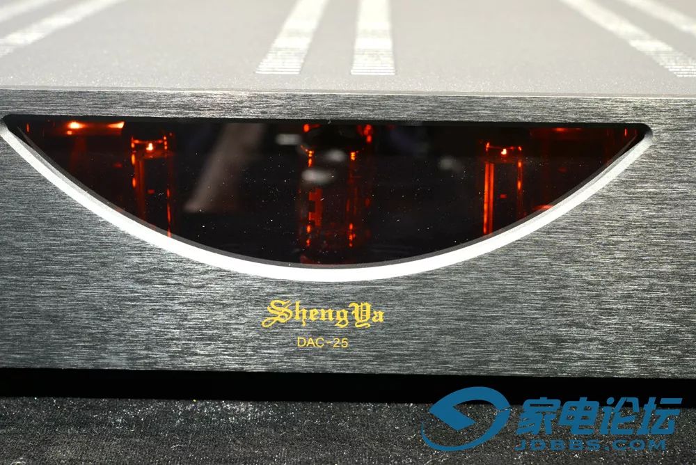 全能的解码“妖精”：声雅DAC25胆石结合解码器