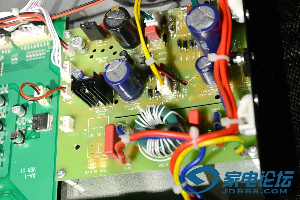 全能的解码“妖精”：声雅DAC25胆石结合解码器