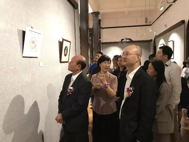 假日中一道靓丽的风景,假日里那个忙碌的身影