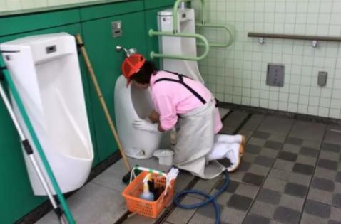 中国公厕惊呆外国人,中国公厕震惊老外