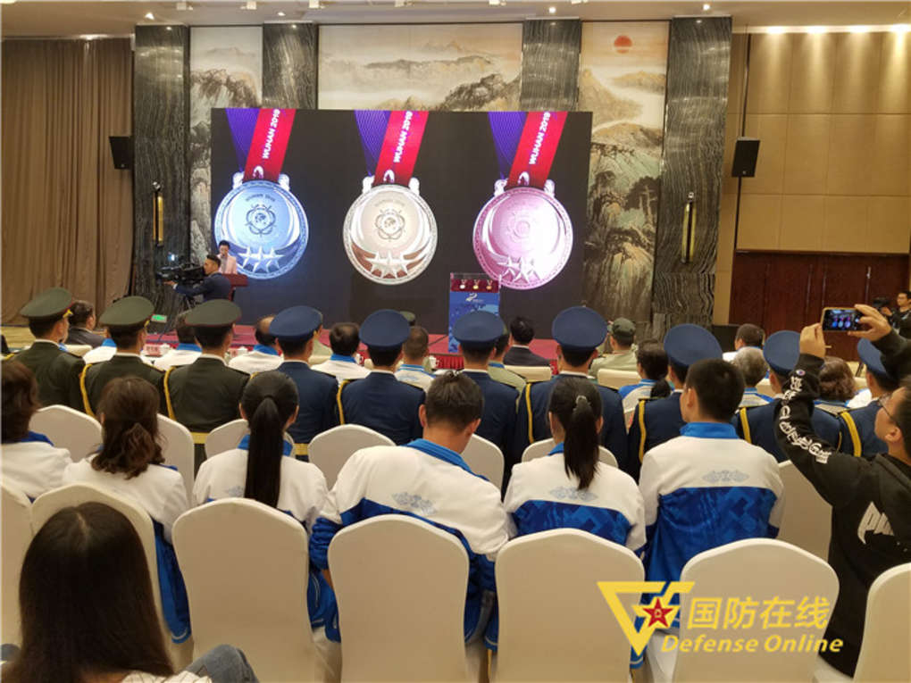 军运会奖牌排名最新,军运会冠军颁奖敬礼