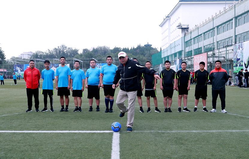 绿茵场上逐梦,绿茵场上尽情驰骋追逐足球梦