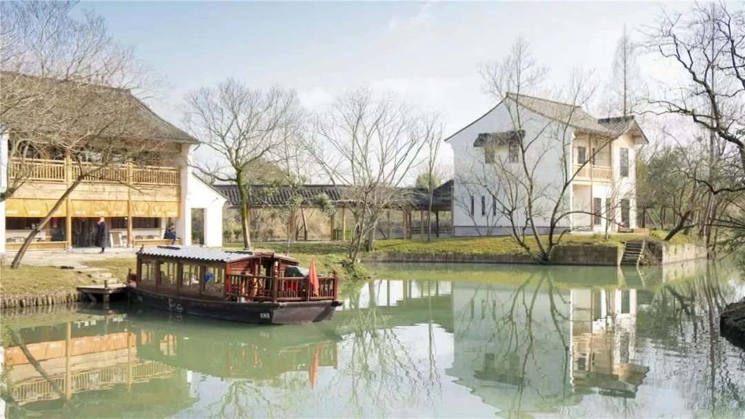 不输京都的乘船入户体验,15000m²水边村落刷新浙江度假体验,错峰直降千元!【浙里好玩】