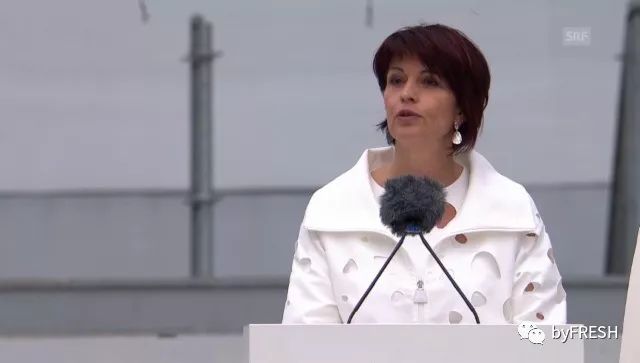 那些福布斯榜单上的女BOSS们，上班都穿什么衣服？