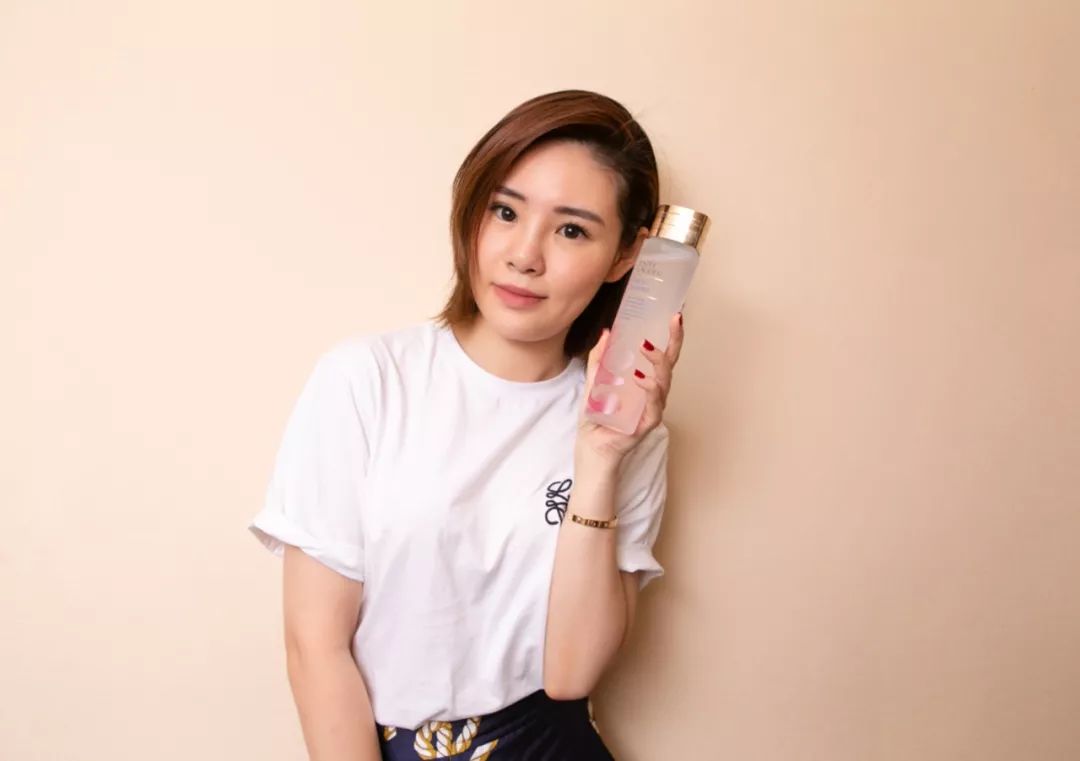 肌诊室·特别版|真人体验，医美素颜光vs明星微精华，改善皮肤哪家强？