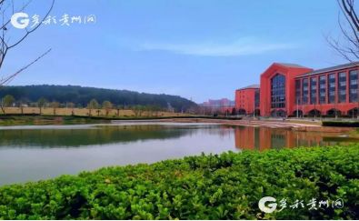 多彩妹摆贵州丨贵州的大学城就在这里,好想回去谈一场恋爱