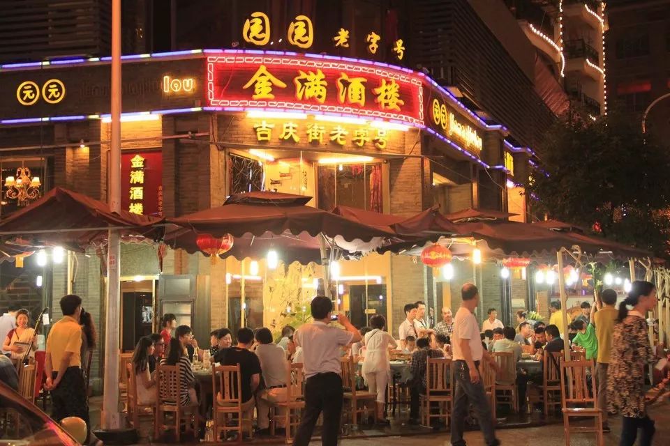 武汉：一碗热干面杀百鬼，一锅豆皮烫神仙