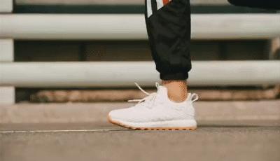 地表Zui强！暴雨蹦迪从不湿还巨暖和！比2个鸡蛋还轻，走8小时一点都不累