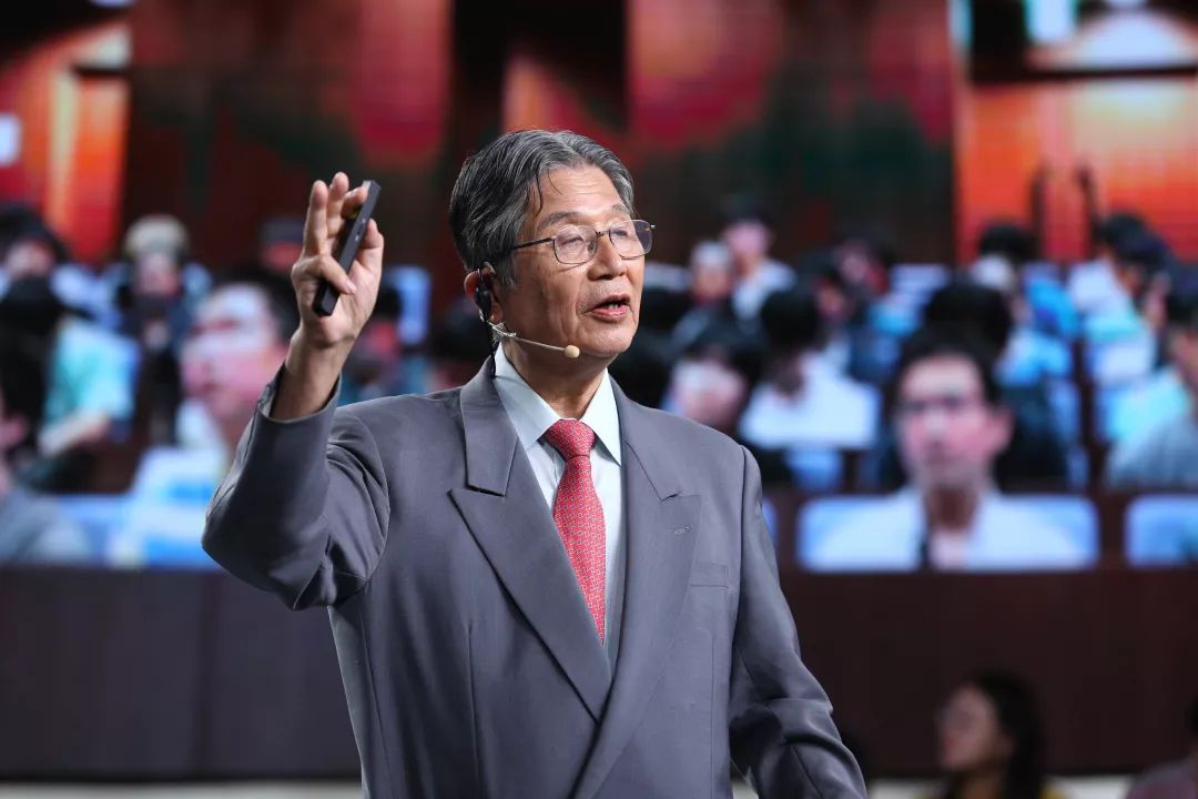 今晚十点半档《开讲啦》，北京大学、东京大学与您“一起开讲”