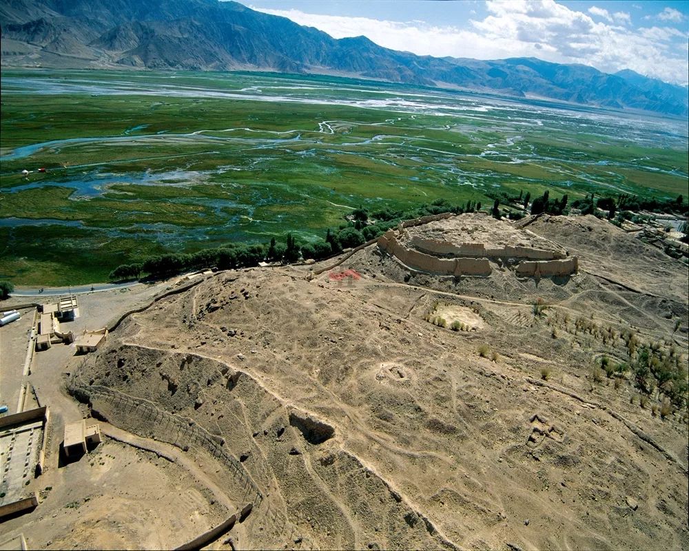 和青藏高原一样高的地方,比青藏高原还高的高原