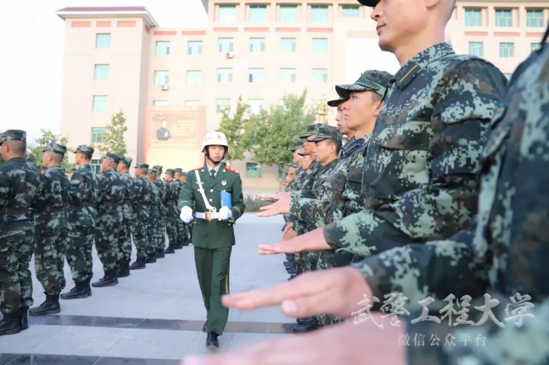 告别热气腾腾的军营,告别青春军旅