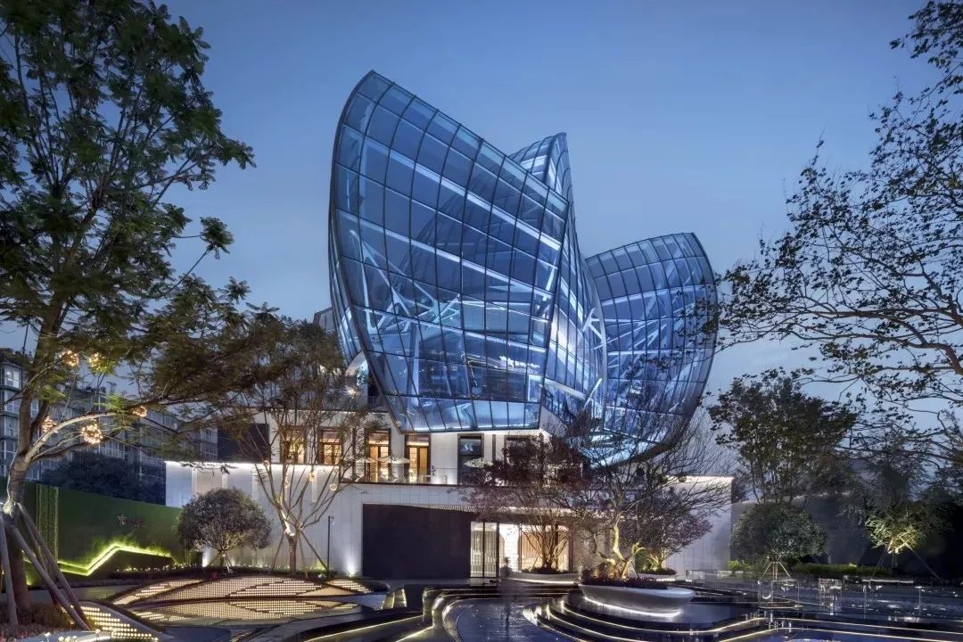 成都高端项目大PK，热门楼盘透露「高级」密码