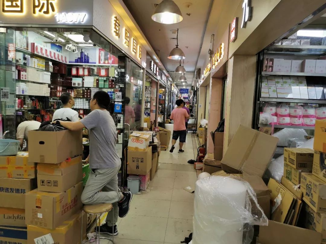 「e公司调查」华强北电子街变“美妆城”！进货价仅专柜价三成，还能再赚50%，全国“代购”都来这里拿货…