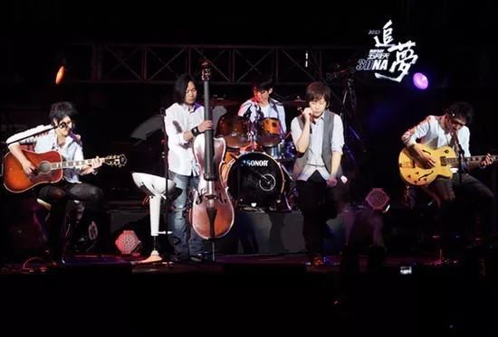 五月天蓝blue演唱会上海,五月天justrockit公益演唱会