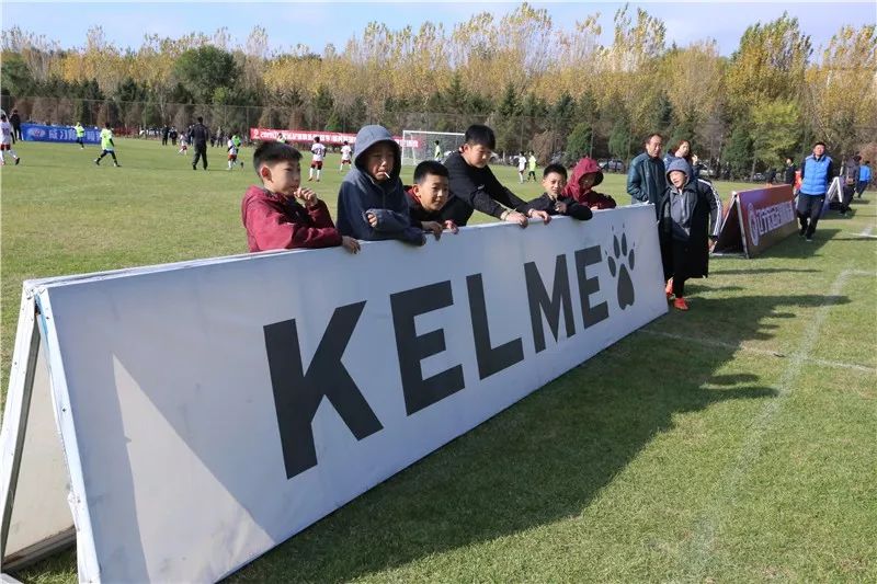 涓皬瀛﹁冻鐞冭禌闈掕,灏忓瓒崇悆闈掕姣旇禌