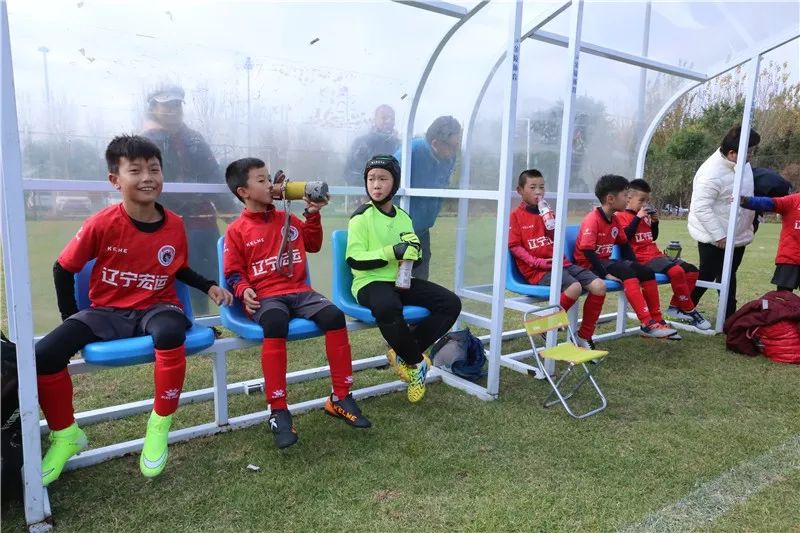 涓皬瀛﹁冻鐞冭禌闈掕,灏忓瓒崇悆闈掕姣旇禌