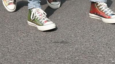 中国造了双百元鞋竟有3,600,000色？！穿上1秒就炸街、不怕脏