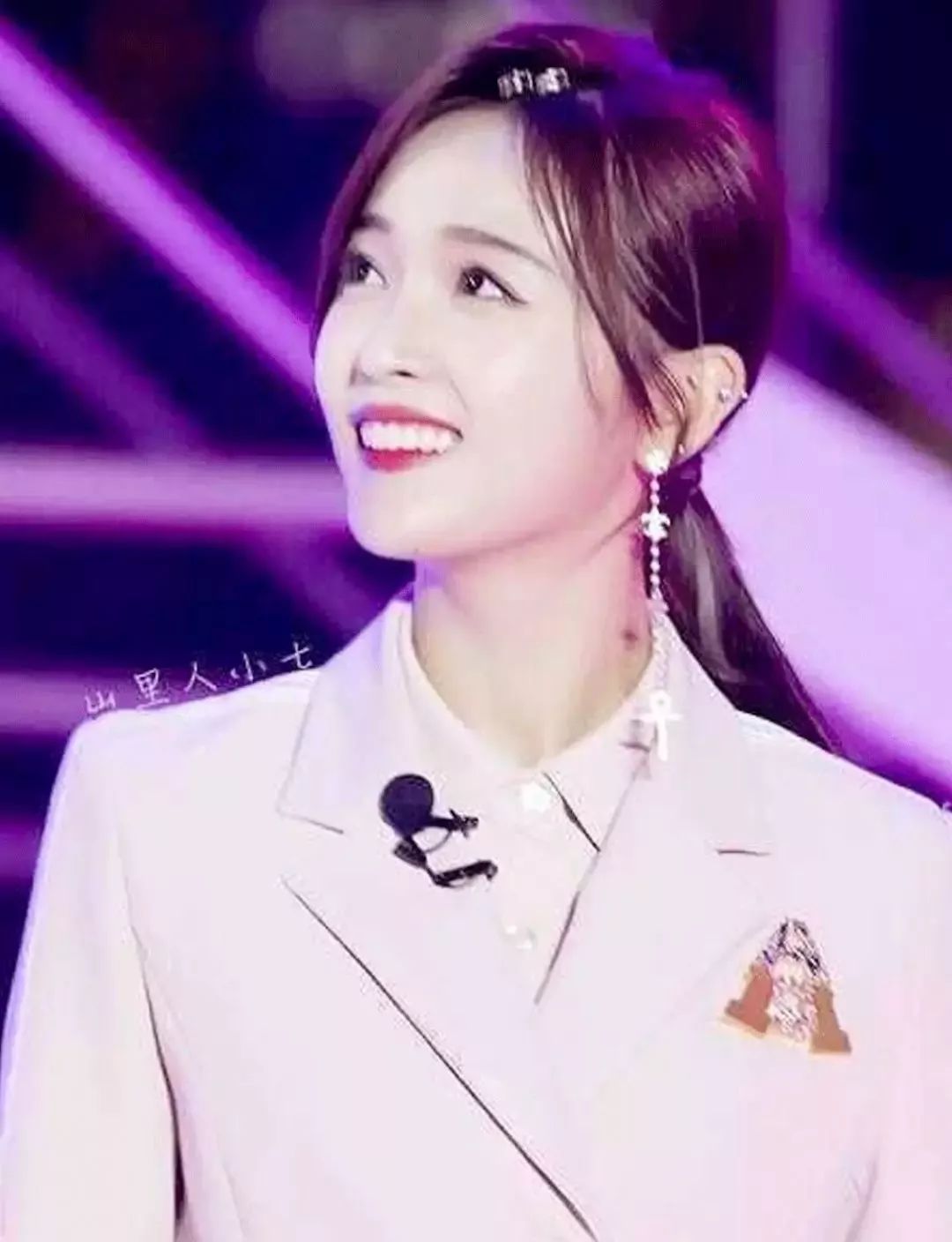 头大脸大适合什么发型短发,头小脸大适合什么发型男学生