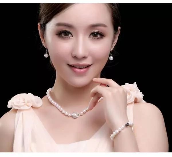 素颜霜回购排行榜第一名,懒人最想拥有的素颜霜无限回购