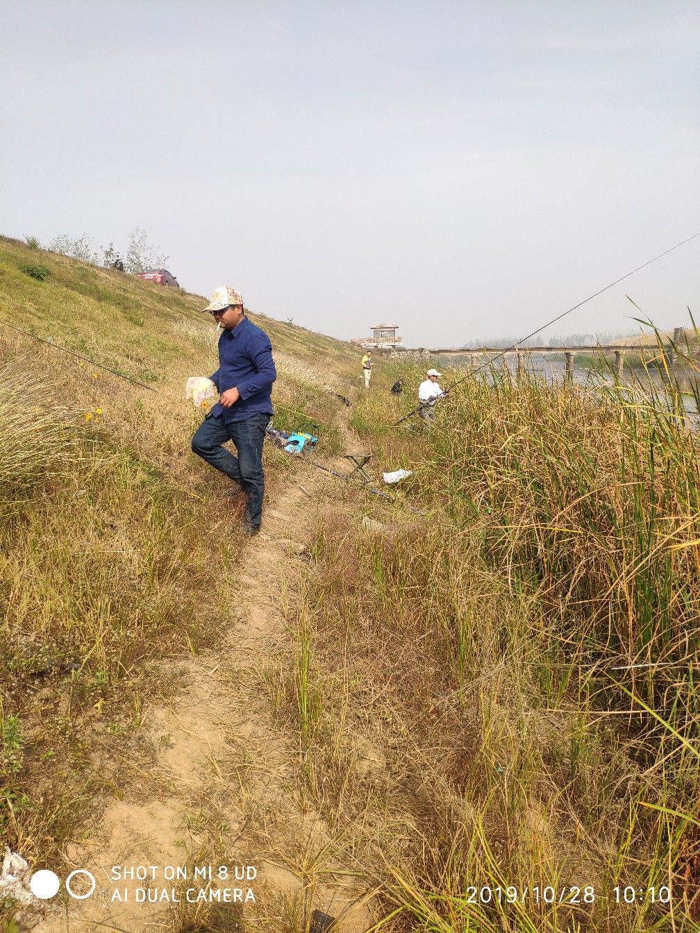 和钓友吃吃喝喝好不好,野钓与钓友