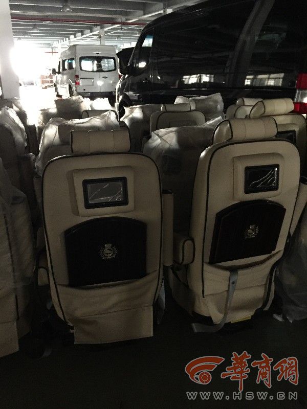 男子花了十几万买了一辆车,男子花了14万买奔驰